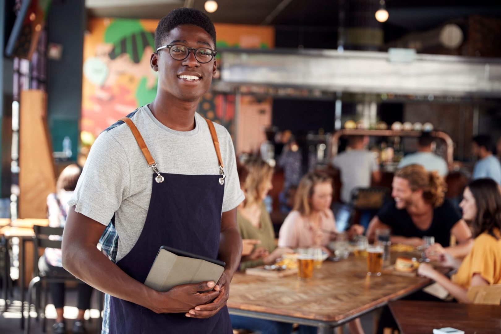 Illustration de Quels diplômes et financements pour ouvrir un restaurant en 2025 ?